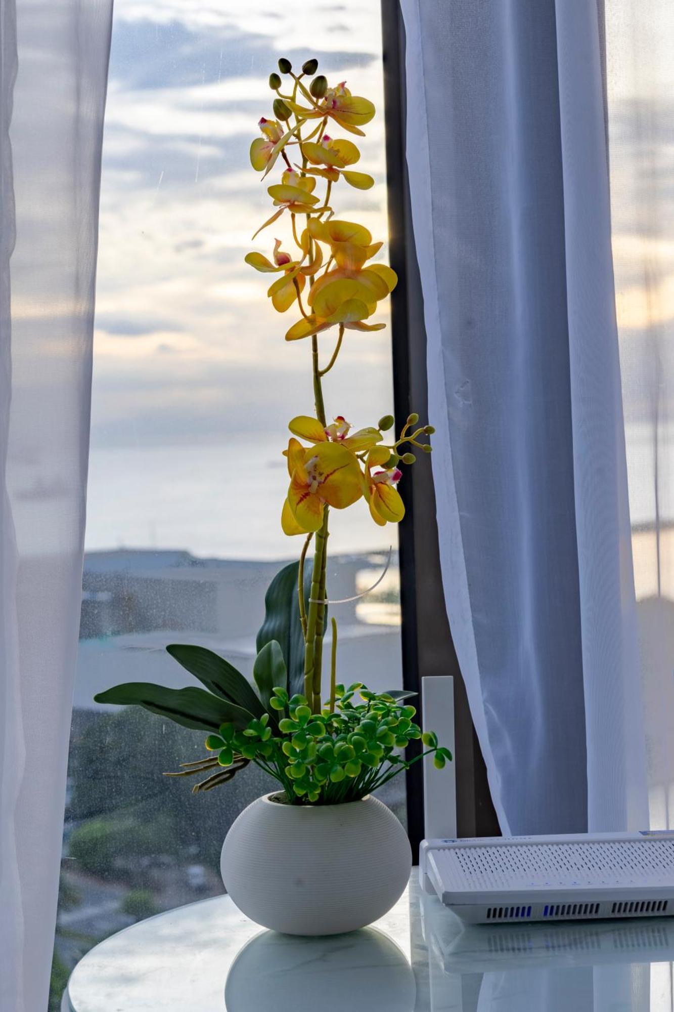 The Radiance Manila Bay Aparthotel 4*